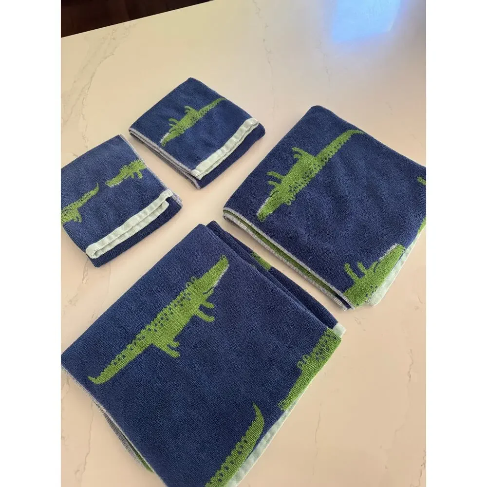 POTTERY BARN KIDS Alligator Jacquard Bath Towels Set